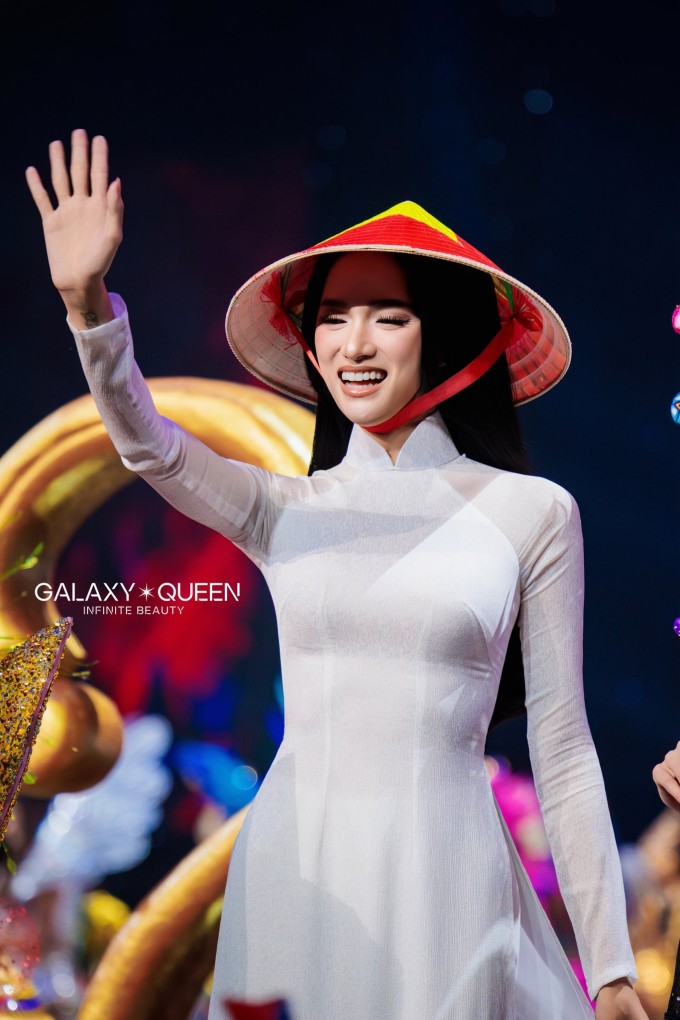 Hương Giang hút truyền thông quốc tế.