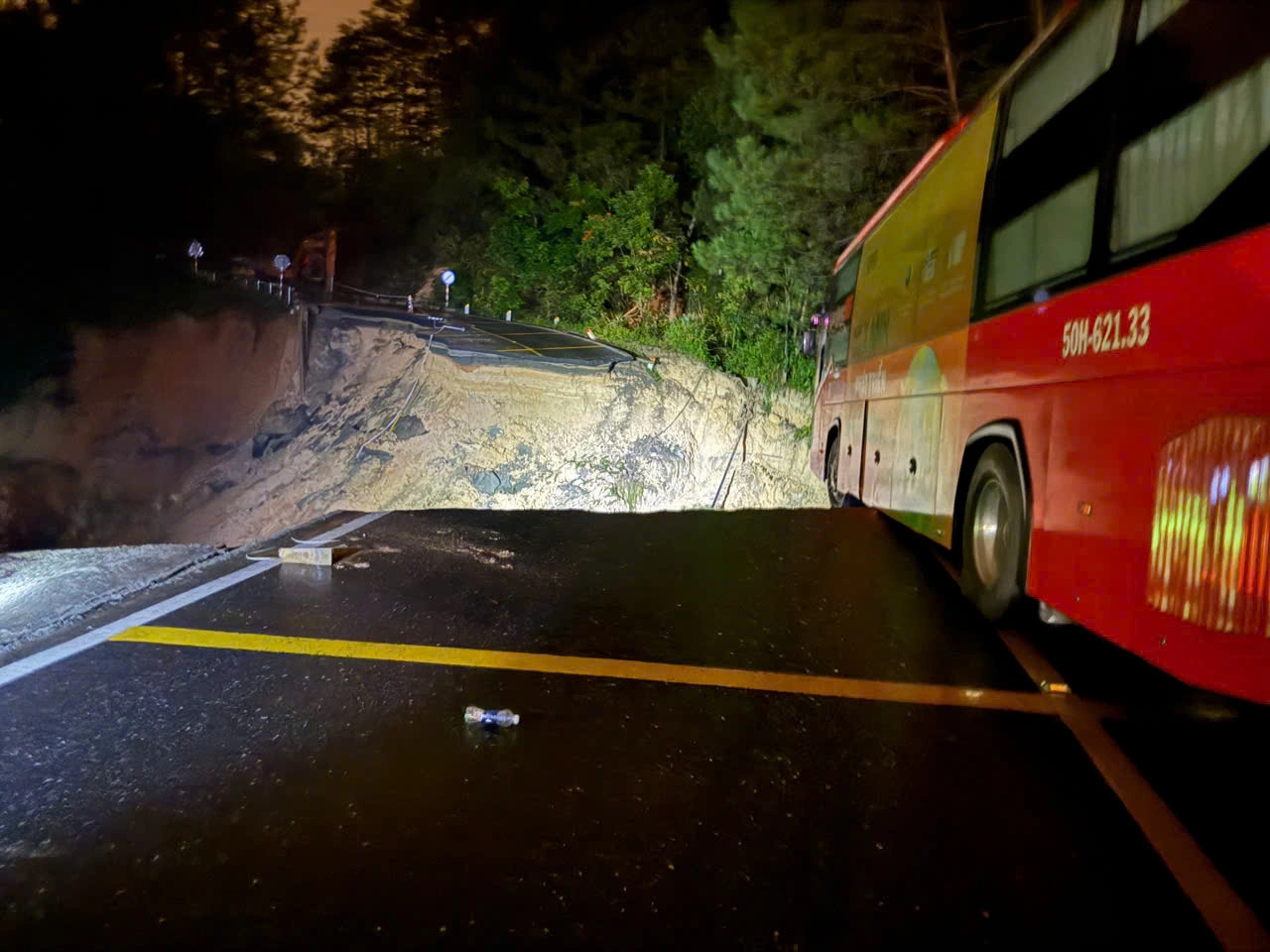 Hiện trạng đèo Mimosa bị xé toạc, chia cắt giao thông - 4