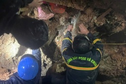 Tin tức trong ngày - Nghẹt thở giây phút cứu bé gái 8 tuổi bị vùi lấp trong sạt lở ở Lâm Đồng