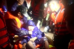 Tin tức trong ngày - Khánh Hoà: Nhói lòng những lời kêu cứu trong đêm lũ