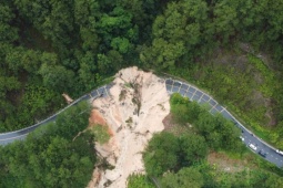 Hiện trạng đèo Mimosa bị xé toạc, chia cắt giao thông