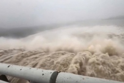 Diễn biến xả lũ mới nhất tại Thủy điện sông Ba Hạ