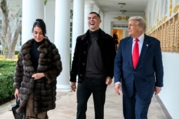 Ronaldo cười nghiêng ngả khi đi dạo cùng Tổng thống Donald Trump
