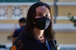 Mẹ Thùy Tiên bật khóc khi con gái bị tuyên hai năm tù