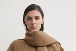 Áo kèm khăn - món đồ tạo vẻ 'giàu ngầm'