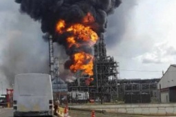 Cháy lớn kèm theo tiếng nổ tại cơ sở dầu khí trọng yếu của Venezuela