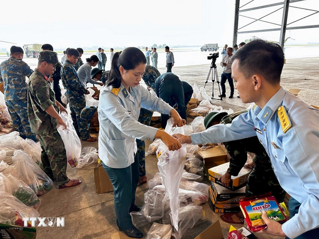 Ngập lụt Nam Trung Bộ: Bí Thư tỉnh ủy Khánh Hòa: Tập trung cứu dân, chống đói, rét - 7