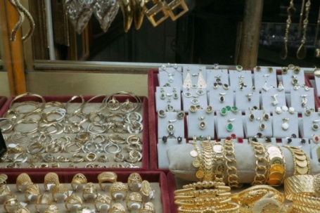 Giá vàng, bạc trồi sụt, dòng tiền trú ẩn chạy về đâu?