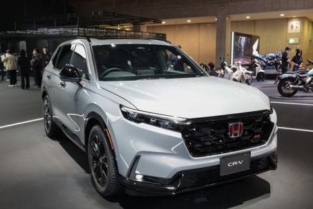 Honda CR-V e:HEV có thêm phiên bản mới giá mềm hơn RS