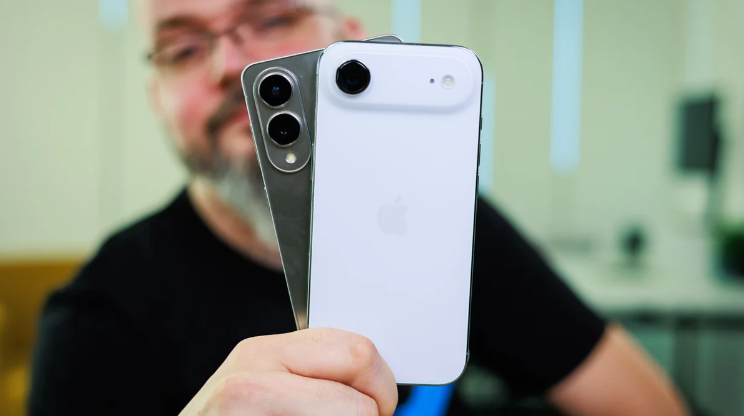 Galaxy S25 Edge và iPhone Air.