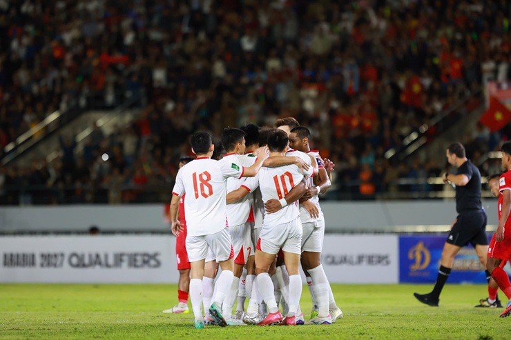 ĐT Việt Nam leo lên hạng 110 thế giới sau trận thắng Lào