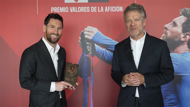 Messi nhận giải “Cầu thủ được yêu mến nhất trong lịch sử Barca” từ tờ Sport