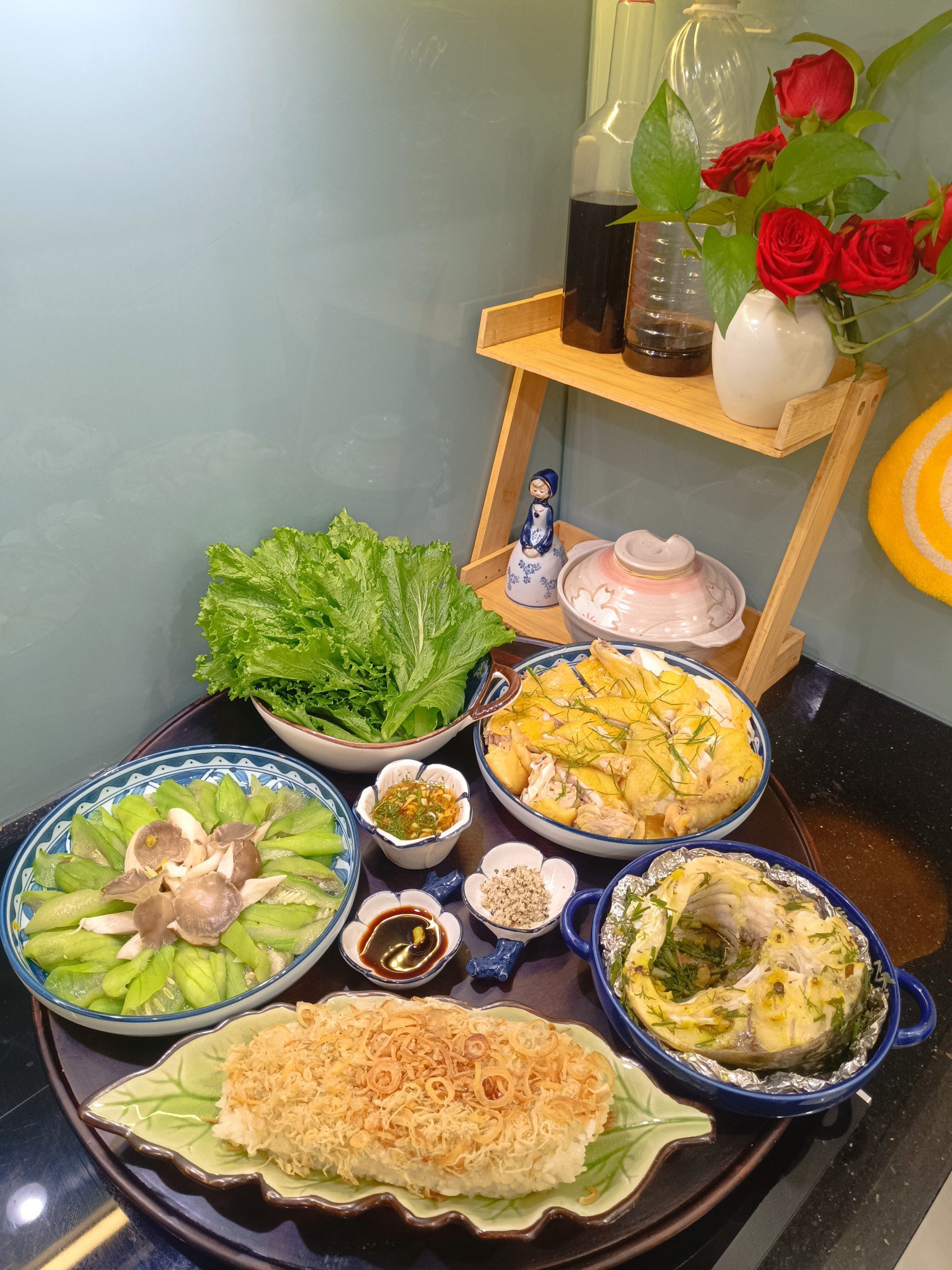 Gà hấp mướp nấm - Cá trắm hấp ăn kèm rau sống - Xôi ruốc