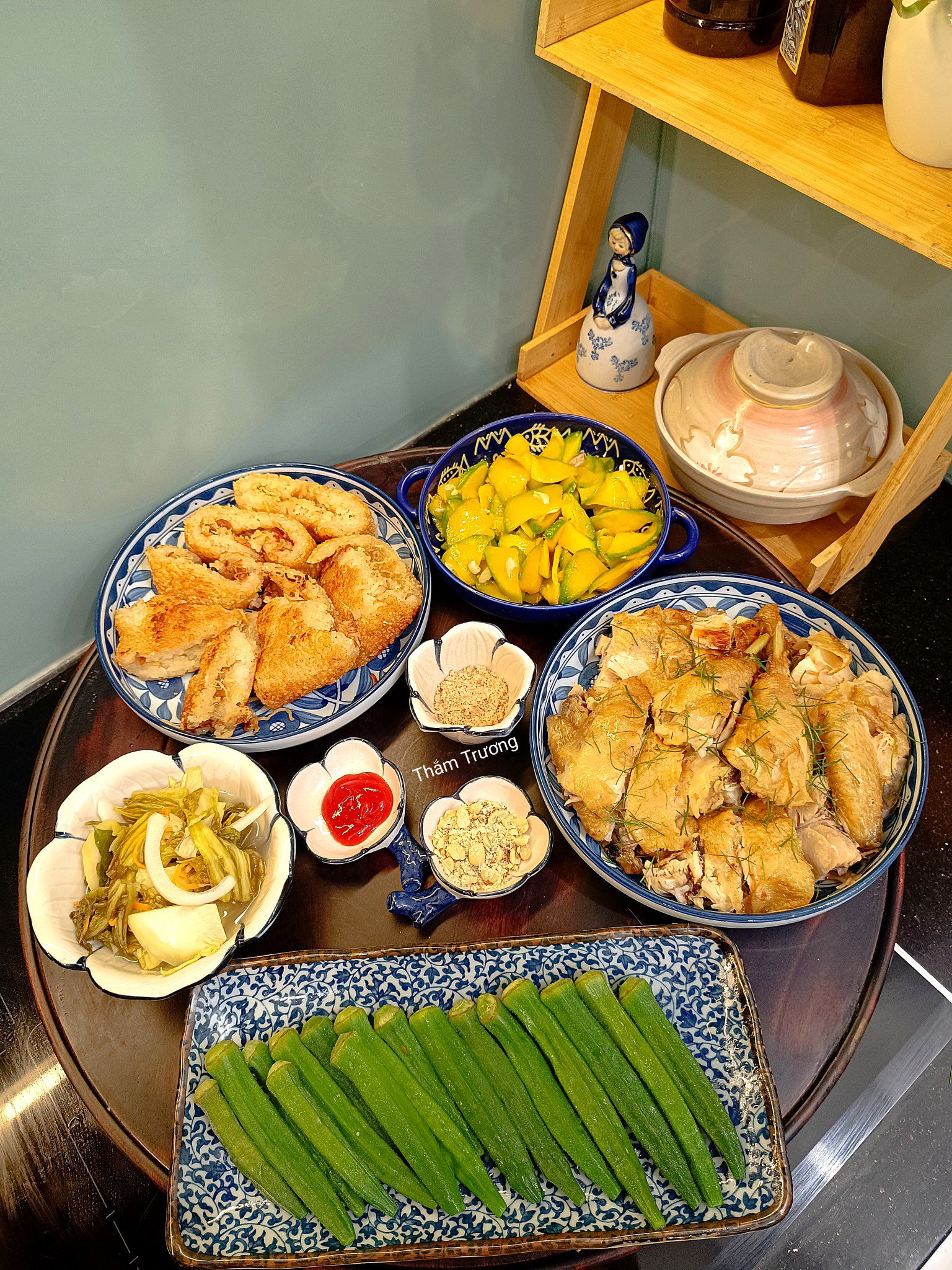 Gà chiên xôi - Dưa muối - Đậu bắp luộc - Bí ngô non xào tỏi