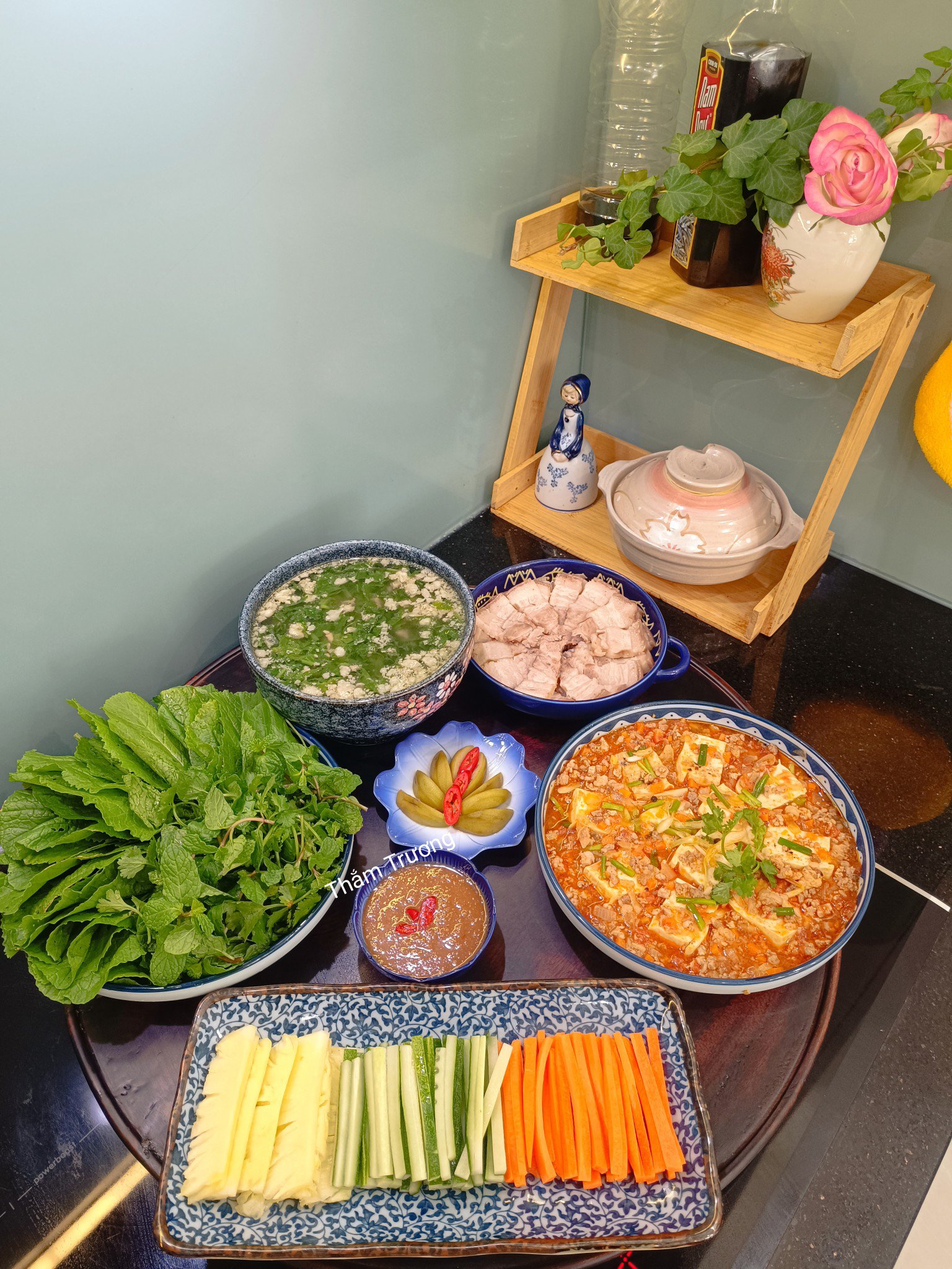 Canh rau cải thịt băm - Thịt luộc cuộn rau củ - Đậu hũ xốt Tứ Xuyên