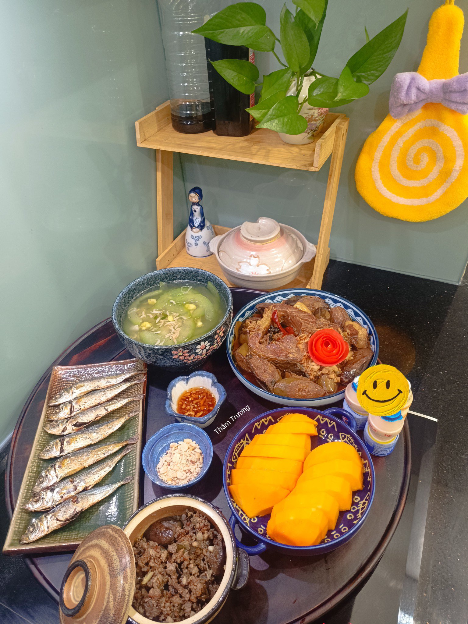 Canh bí nấu tép - Cá kho chuối xanh thịt ba chỉ - Thịt xào cà tím - Cá khô chiên giòn