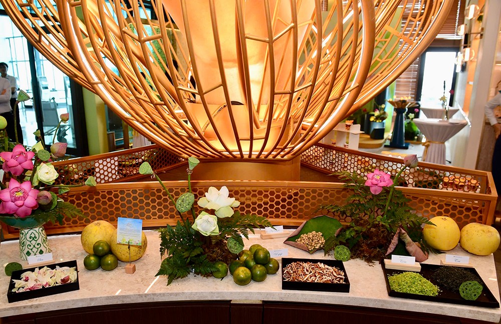 Từng nốt hương của Nhã kết tinh từ những nguyên liệu gần gũi, đậm bản sắc dân tộc, Sen Tam Cốc, Trà mạn Thái Nguyên, Cốm làng Vòng, Bưởi Thanh Trà, Bưởi Đoan Hùng và Quýt Lai Vung