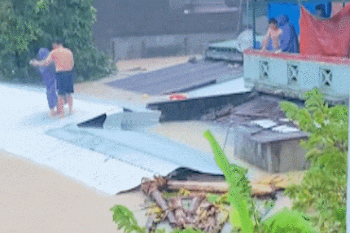 Nước lũ ngập tới nóc nhà dân Gia Lai, Đăk Lăk