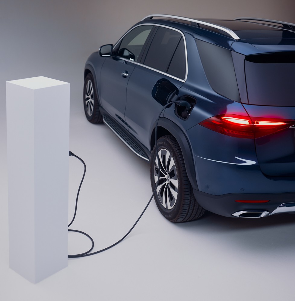 GLE 400 e 4MATIC sử dụng hệ truyền động plug-in hybrid thế hệ mới.