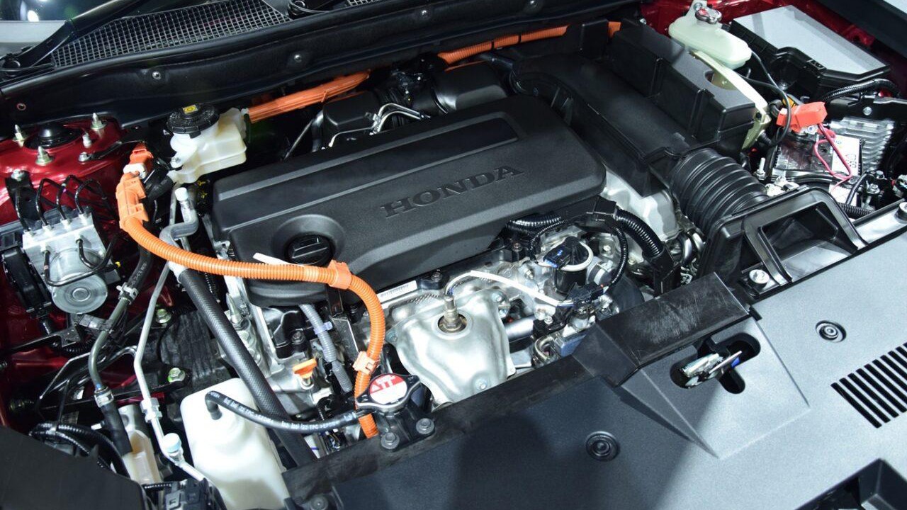 Động cơ lai hybrid, dung tích 2.0L cho công suất lớn hơn và khả năng tiết kiệm nhiên liệu ấn tượng. 