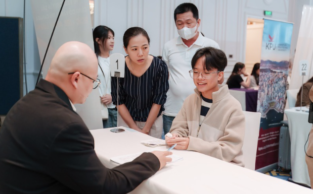 Andy Luu tư vấn du học Canada cho bạn học sinh