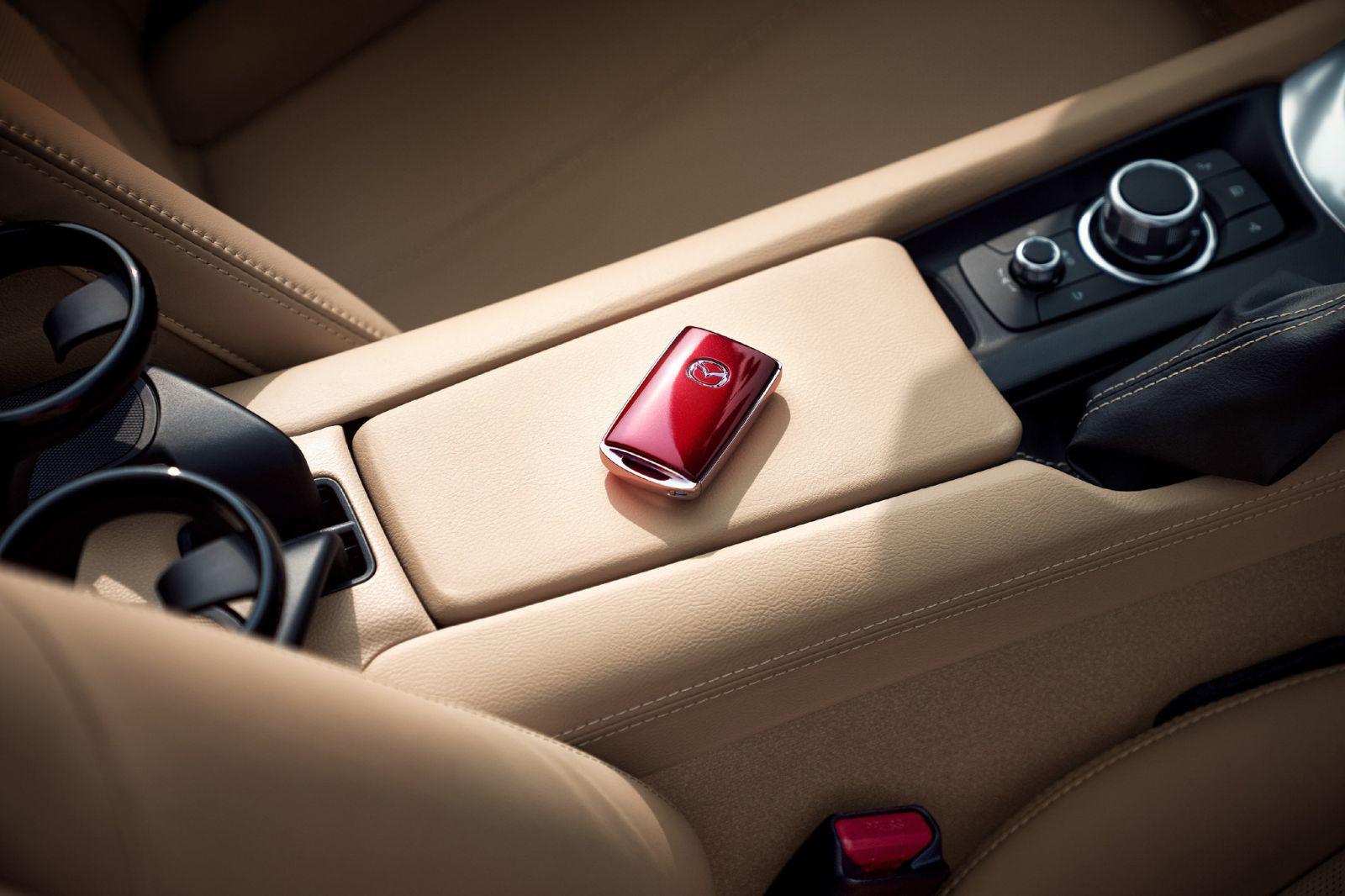 Chìa khóa cũng được sơn đồng màu với xe.