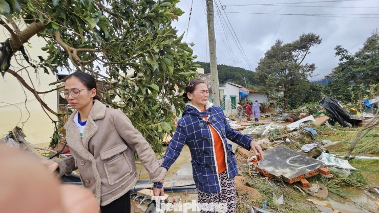 Xót xa cảnh tan hoang sau mưa lũ ở Lâm Đồng, nhiều hộ chỉ còn trơ lại nền nhà - 7