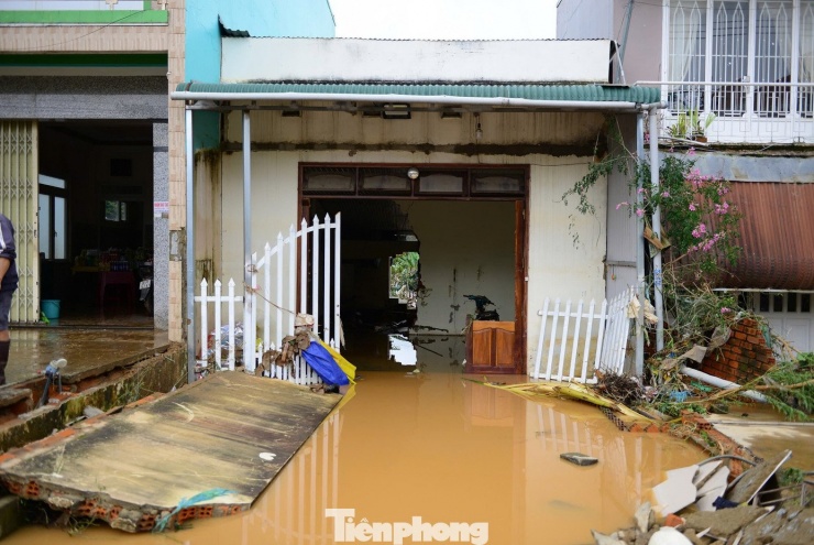 Xót xa cảnh tan hoang sau mưa lũ ở Lâm Đồng, nhiều hộ chỉ còn trơ lại nền nhà - 8