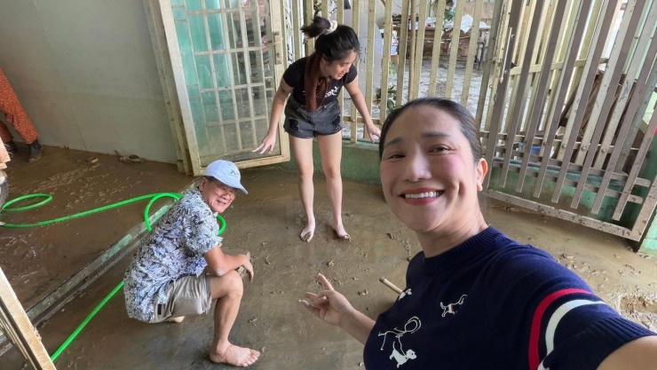 Nhiều nghệ sĩ cầu cứu thay người thân trong vùng lũ - 4