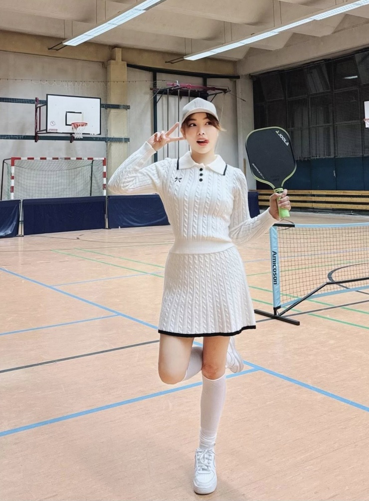 Diễn viên Quỳnh Thư lấy lại dáng thon sau sinh nhờ chăm tập pickleball.