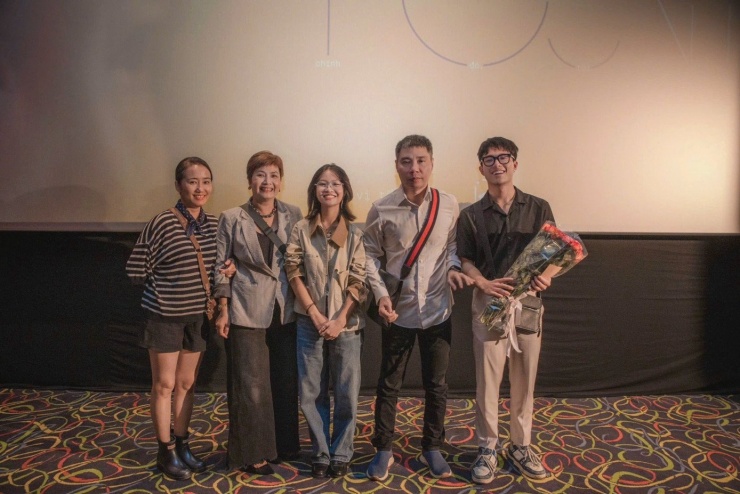 Người thân ủng hộ Thục Anh ở buổi giới thiệu phim.