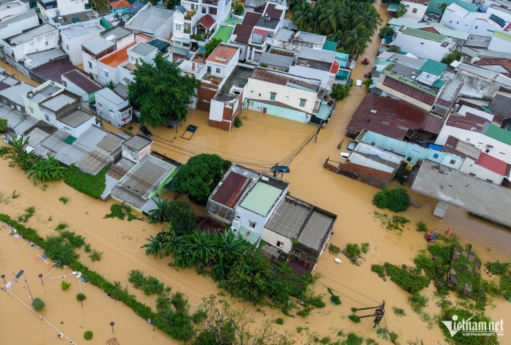 Hình ảnh chưa từng thấy ở Tây Nha Trang, người dân phải thốt lên 'thật khủng khiếp' - 4