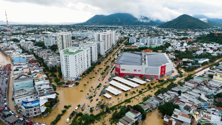 Hình ảnh chưa từng thấy ở Tây Nha Trang, người dân phải thốt lên 'thật khủng khiếp' - 3