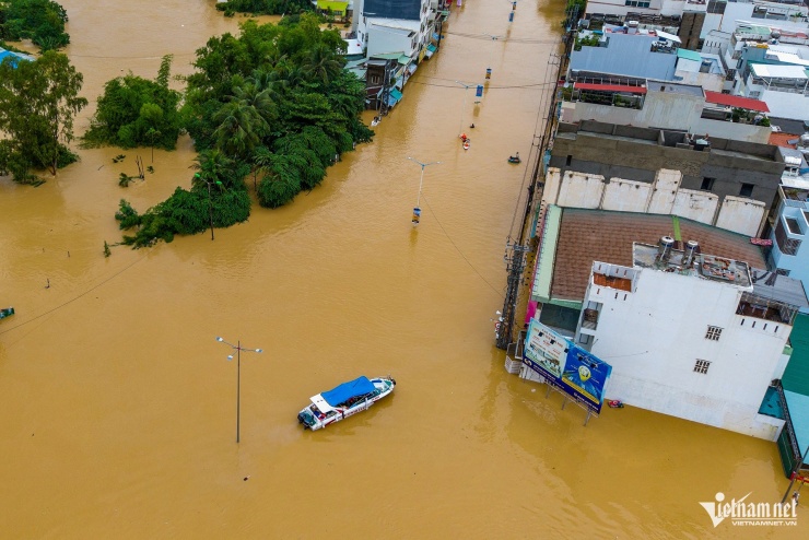 Hình ảnh chưa từng thấy ở Tây Nha Trang, người dân phải thốt lên 'thật khủng khiếp' - 8
