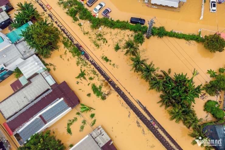 Hình ảnh chưa từng thấy ở Tây Nha Trang, người dân phải thốt lên 'thật khủng khiếp' - 9