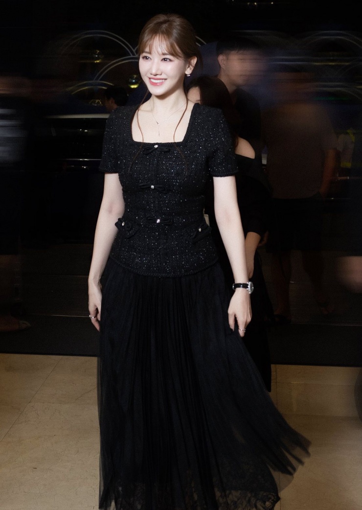 'Rich kid' Tiên Nguyễn đọ sắc Hari Won, Minh Hằng - 3