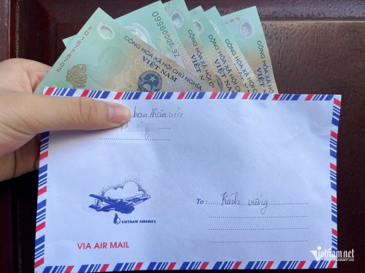 Bạn thân truy hỏi tiền phúng viếng, cô gái tá hỏa về chiếc phong bì bị rút lõi - 1