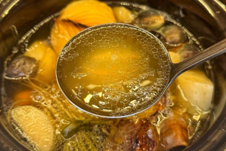 Cách nấu nước dùng "thần thánh" ngọt tự nhiên, làm món gì cũng ngon