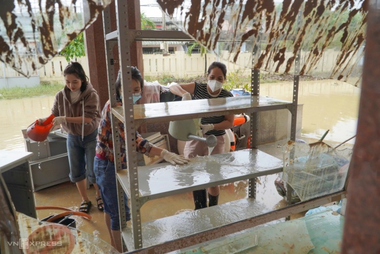 Nha Trang, Quy Nhơn ngổn ngang sau lũ - 15