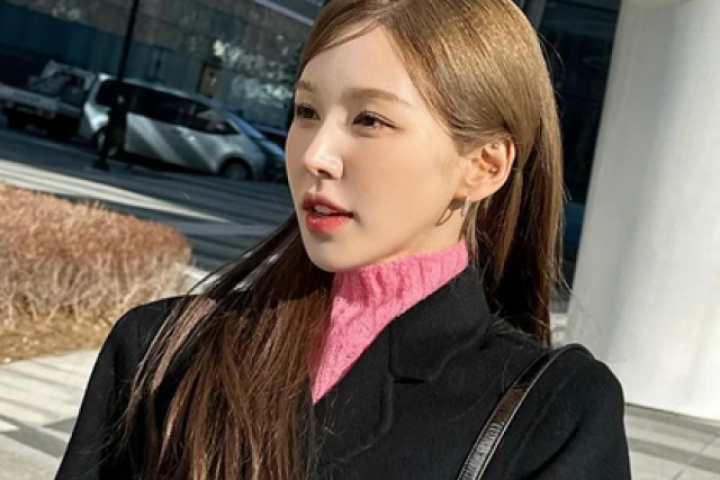 4 cách phối áo len sành điệu như sao Hàn