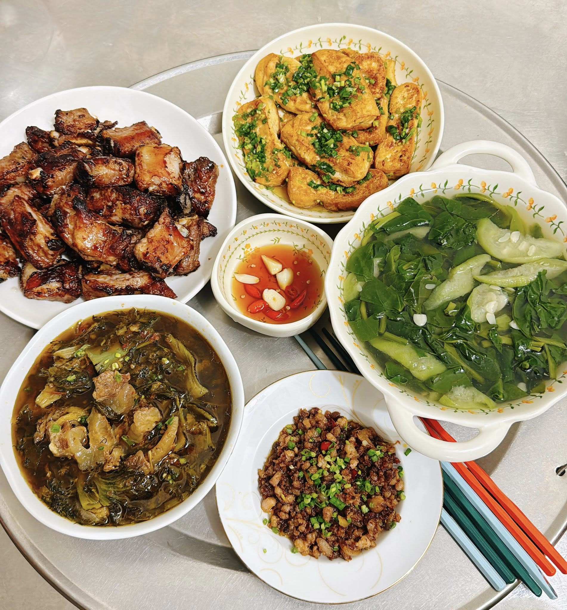 Canh dưa gân bò - Mắm tép trưng thịt - Canh mồng tơi - Sườn nướng BBQ - Đậu rán tẩm hành