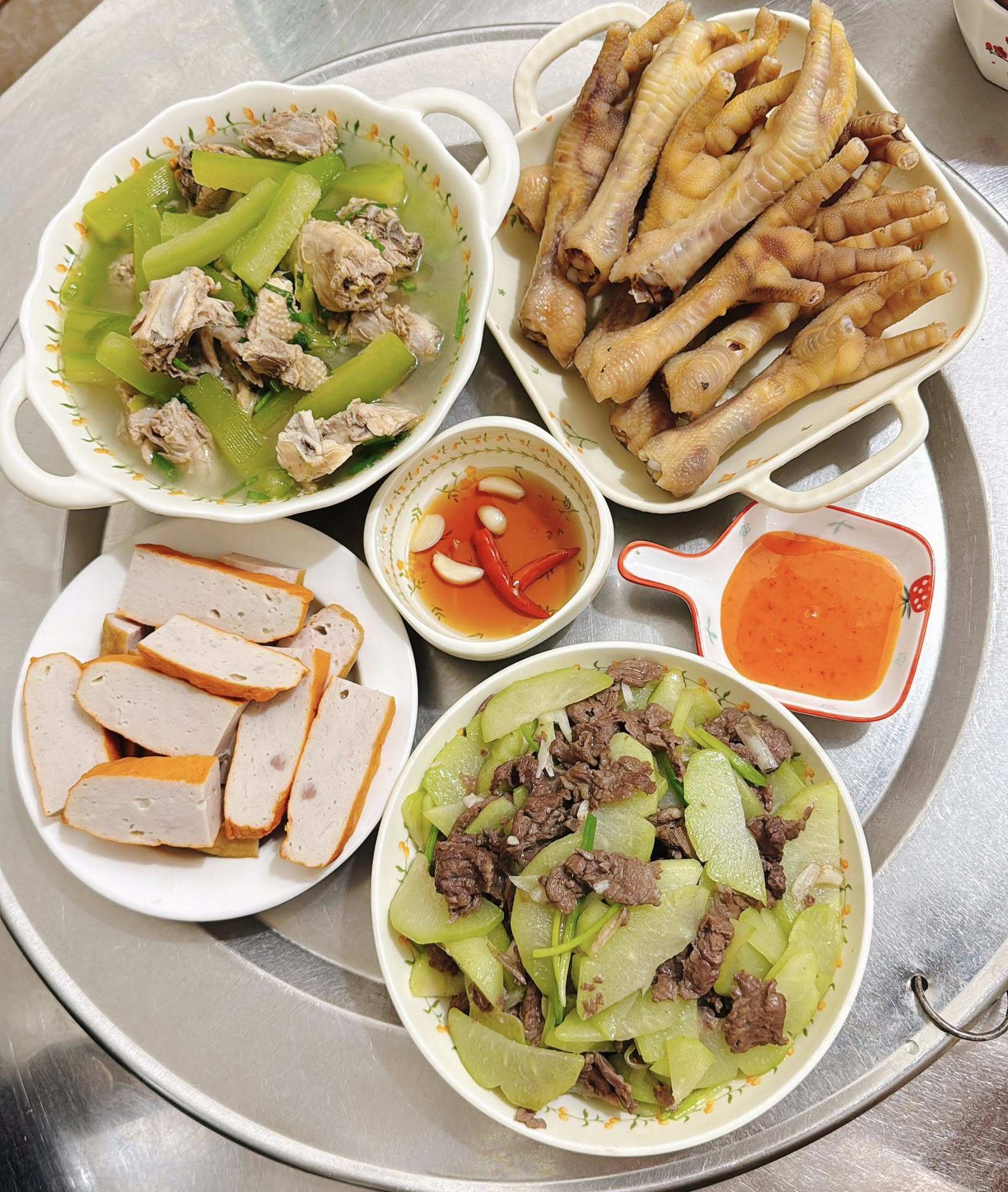 Xương gà nấu bí xanh - Chả quế - Su su xào thịt bò - Chân gà luộc