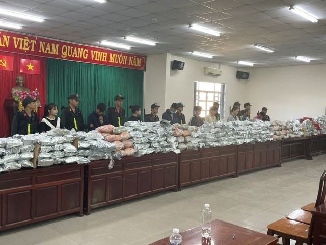 Các đối tượng và số ma túy thu giữ. Ảnh: CACC