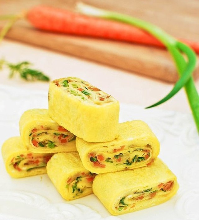 Món trứng cuộn rau củ đơn giản cho bữa sáng lành mạnh và giàu năng lượng.