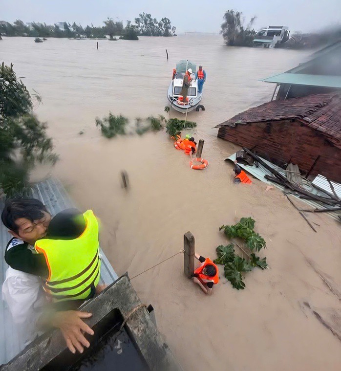 Đắk Lắk: 25 người chết và mất tích, hàng ngàn nhà chìm trong nước - 1