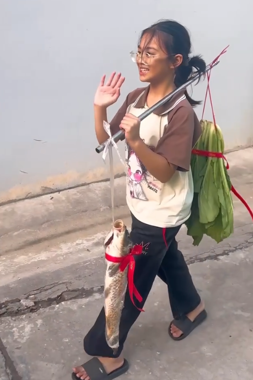 Các món quà cô Hương Lan được nhận dịp 20-11. Ảnh: Phụ huynnh cung cấp 