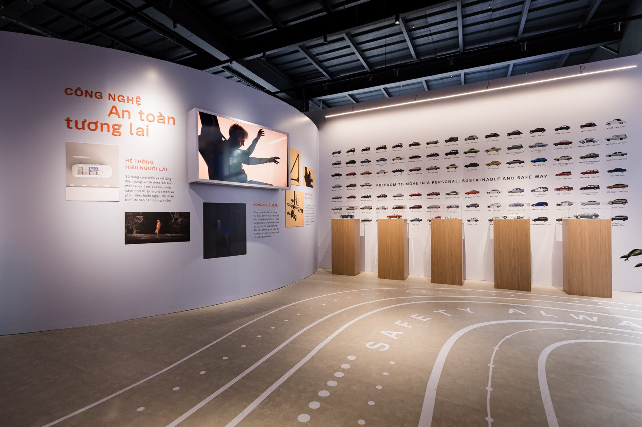 Không gian trưng bày về dải sản phẩm của Volvo.