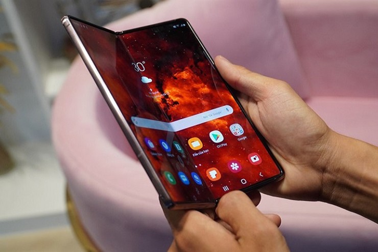 Người dùng vẫn lo ngại độ bền của smartphone gập.