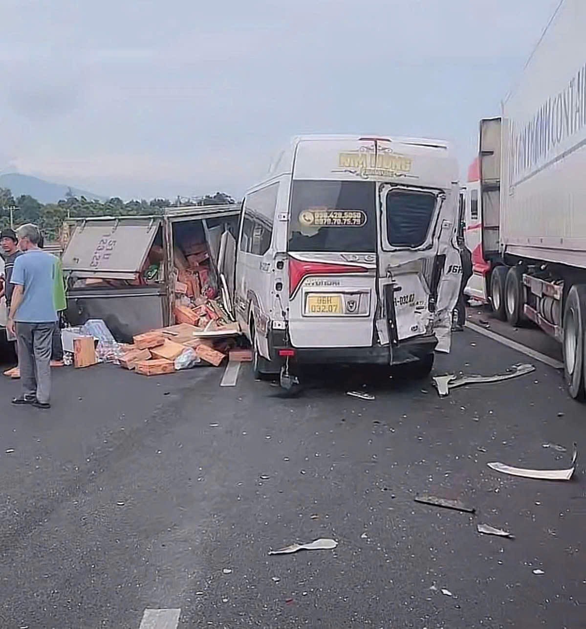 Mưa lũ chiều 21-11: Đắk Lắk công bố tình huống khẩn cấp tại 40 xã, phường - 1