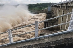 Tin tức trong ngày - Xả lũ lịch sử 16.100 m3/s: Tổng Giám đốc công ty thuỷ điện Sông Ba Hạ nói gì?